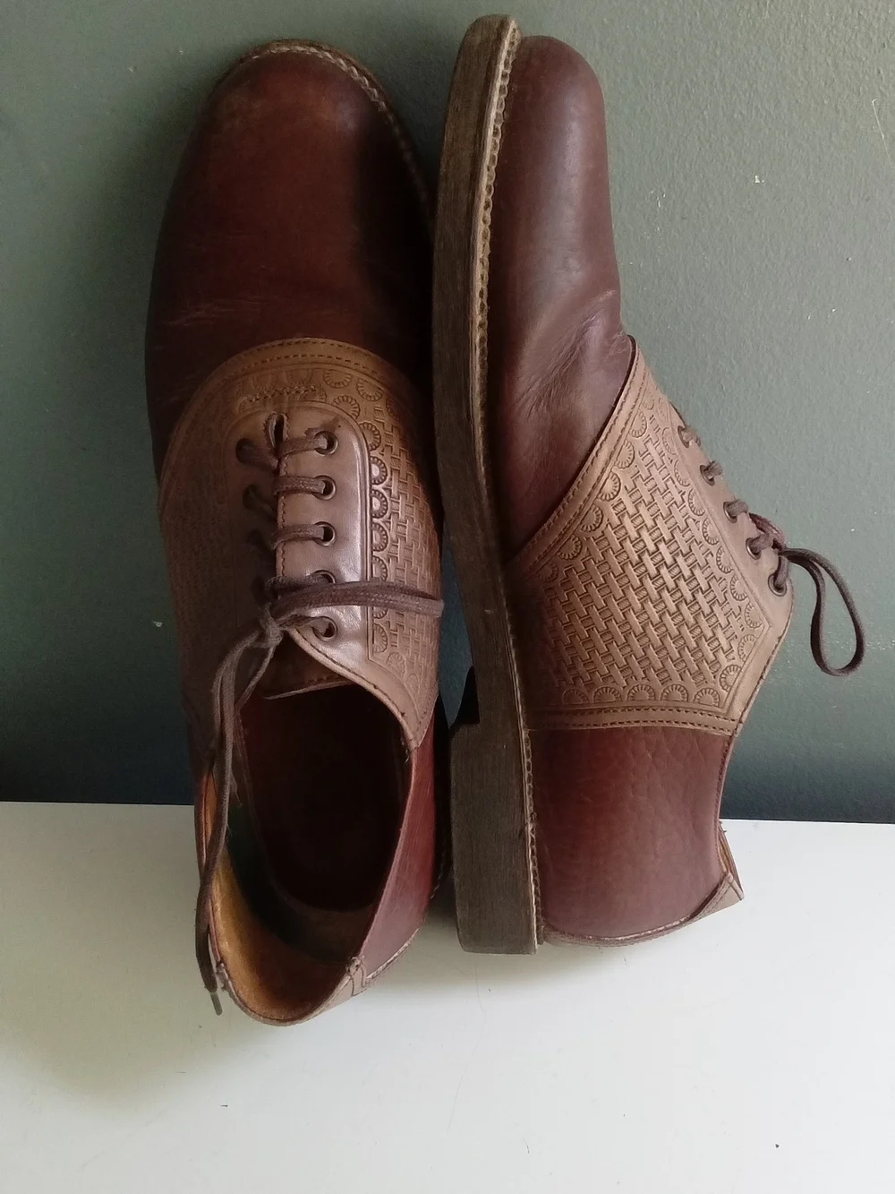 Vintage Brown Leather Saddle Shoes Embossed Tan Overlay Oxford Mens Laced Shoes